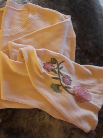 Pink sweater - Picture 1 of 2